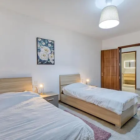 Bright Sea-side Living In St Pauls Bay 公寓 *