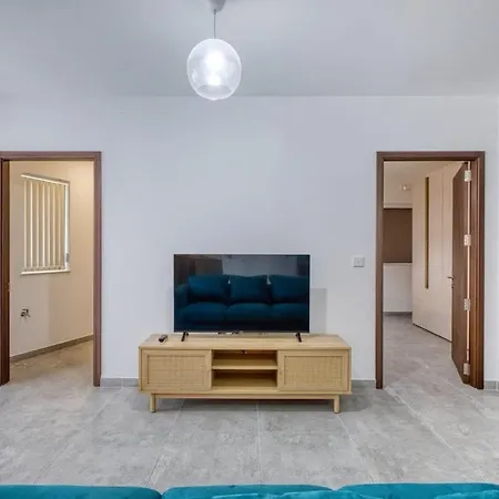 Bright Sea-side Living In St Pauls Bay