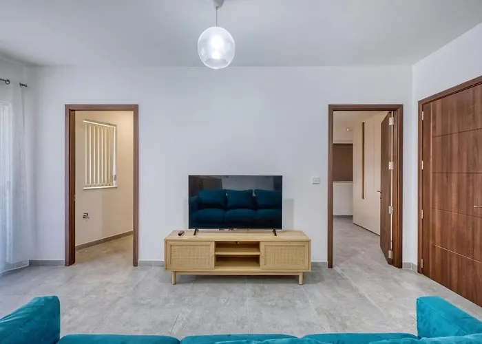 Bright Sea-side Living In St Pauls Bay