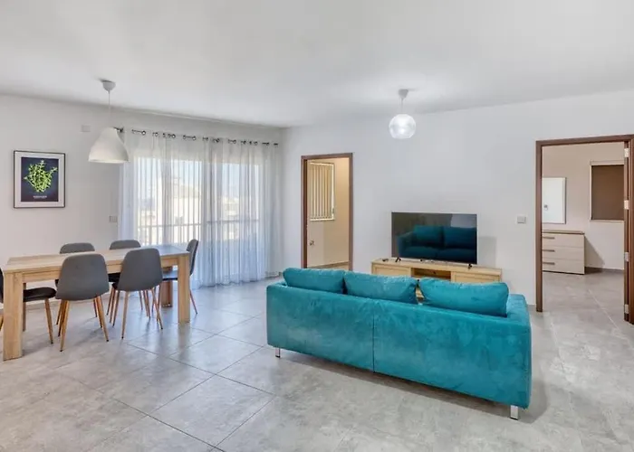 Bright Sea-side Living In St Pauls Bay アパート *