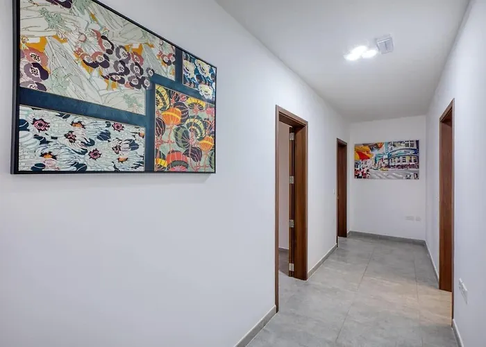 Bright Sea-side Living In St Pauls Bay アパート セント・ポールズ・ベイ