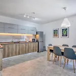 アパート Bright Sea-side Living In St Pauls Bay *