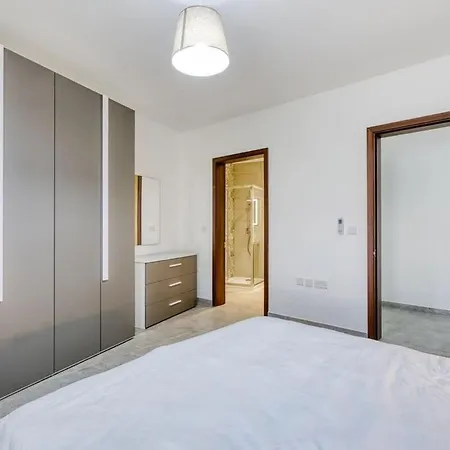 Bright Sea-side Living In St Pauls Bay