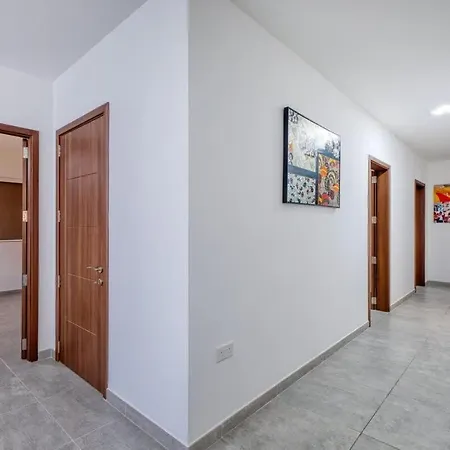 Bright Sea-side Living In St Pauls Bay Appartement