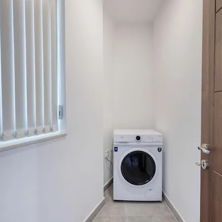 Bright Sea-side Living In St Pauls Bay Appartement *