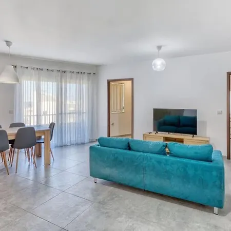 Bright Sea-side Living In St Pauls Bay Appartement *