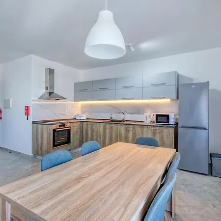 Bright Sea-side Living In St Pauls Bay Appartement St. Paul's Bay