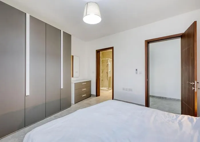 Bright Sea-side Living In St Pauls Bay