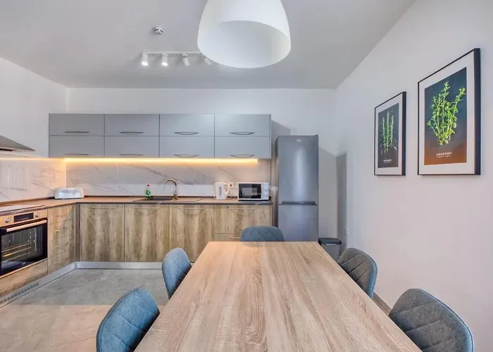 Bright Sea-side Living In St Pauls Bay *